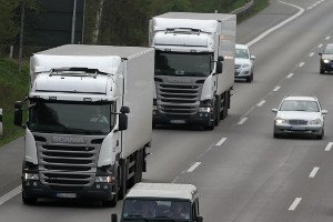 Ein Wochenendfahrverbot für Lkw gilt in Italien, Deutschland und anderen europäischen Ländern.
