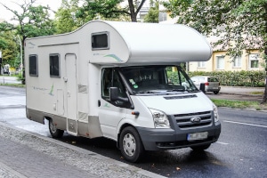 Abstellen vom Wohnmobil: Gerade beim Dauerparken ist einiges zu beachten.