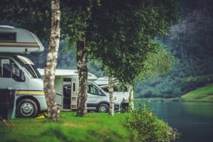 Ist ein Wohnmobil überladen, kann das Weiterfahren bei geringen Überschreitungen erlaubt, bei groben jedoch untersagt werden.