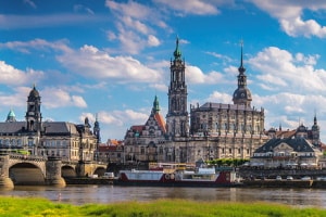 Wie finde ich heraus, ob mein Wunschkennzeichen in Dresden noch verfügbar ist?