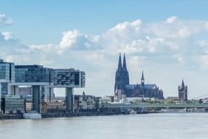 Mit einem Wunschkennzeichen in Köln können Autofahrer ihre Kreativität unter Beweis stellen.