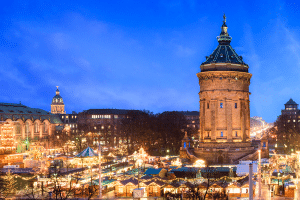 Bei Wunschkennzeichen in Mannheim ist die Verfügbarkeit bestimmter Kombinationen online überprüfbar.