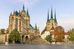 Verfügbarkeit von Wunschkennzeichen prüfen: In Erfurt ist das problemlos online möglich.
