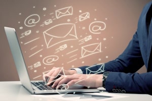 Webseite und Telefon: Eine Terminreservierung ist bei der Kfz-Zulassungsstelle Bremerhaven per E-Mail nicht möglich.
