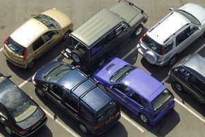 Парковка в Германии предусматривает определенные нюансы: парковочный талон лучше приобрести заранее.