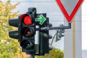 Штрафы в Германии высоки: Проезд на красный сигнал светофора может стоить вам прав.